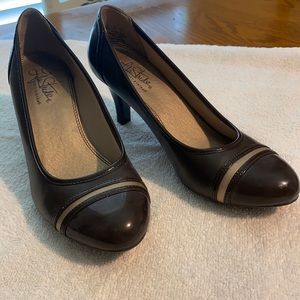 7.5 life Stride heels worn once brown
